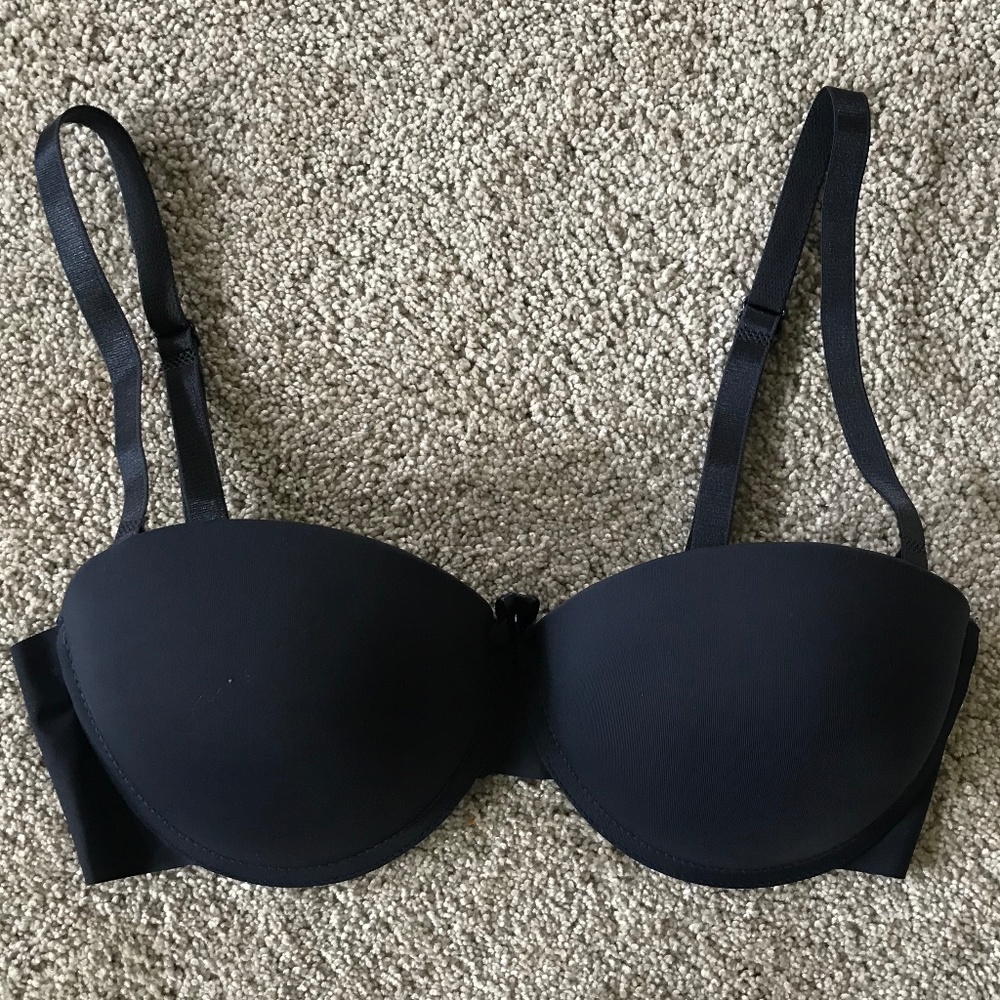 🦋NWOT Smoothing Underwire Convertible Padded Bra